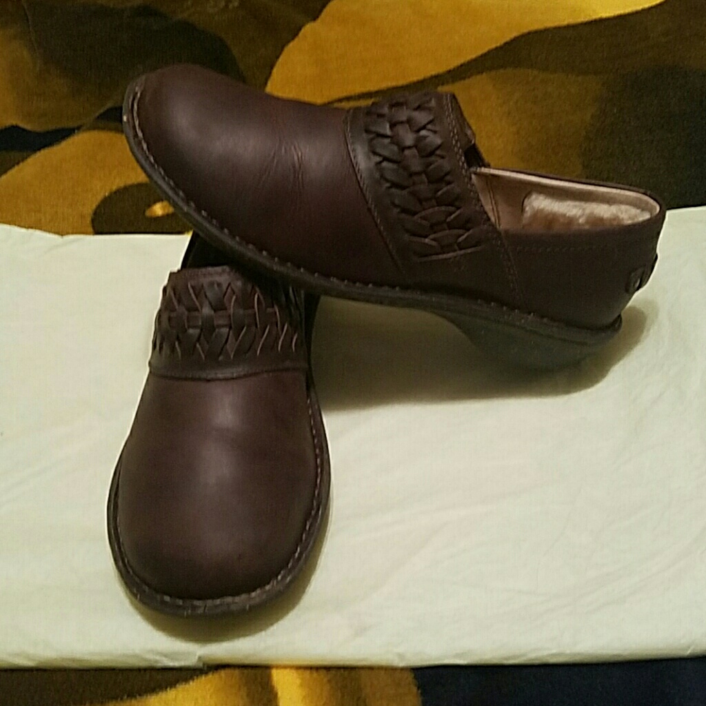 Ugg Solid Leather Shoe